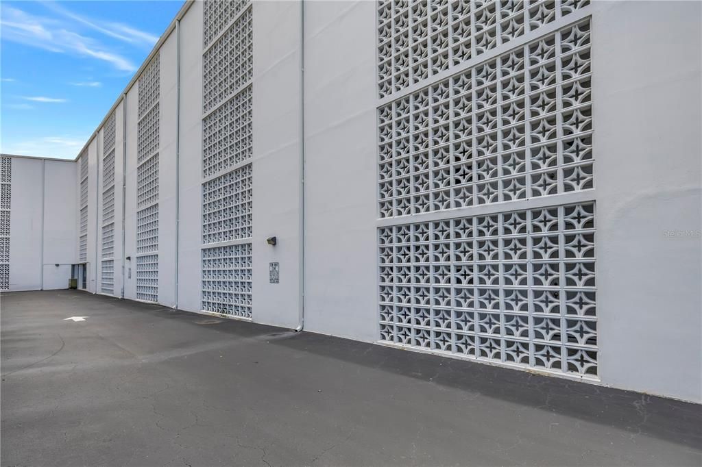 For Sale: $384,900 (1 beds, 1 baths, 730 Square Feet)