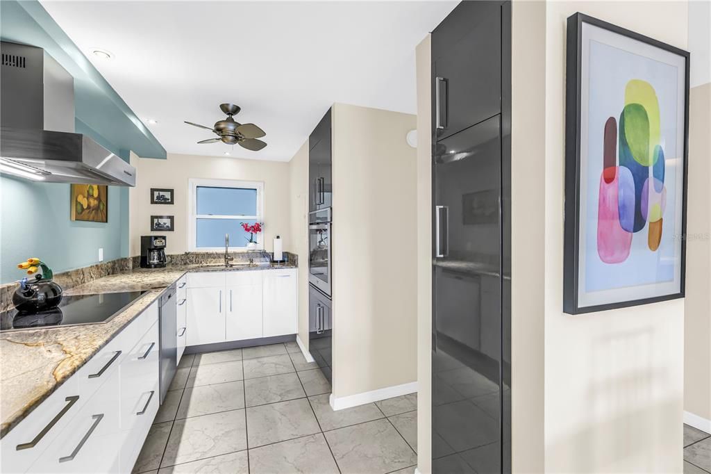 For Sale: $384,900 (1 beds, 1 baths, 730 Square Feet)