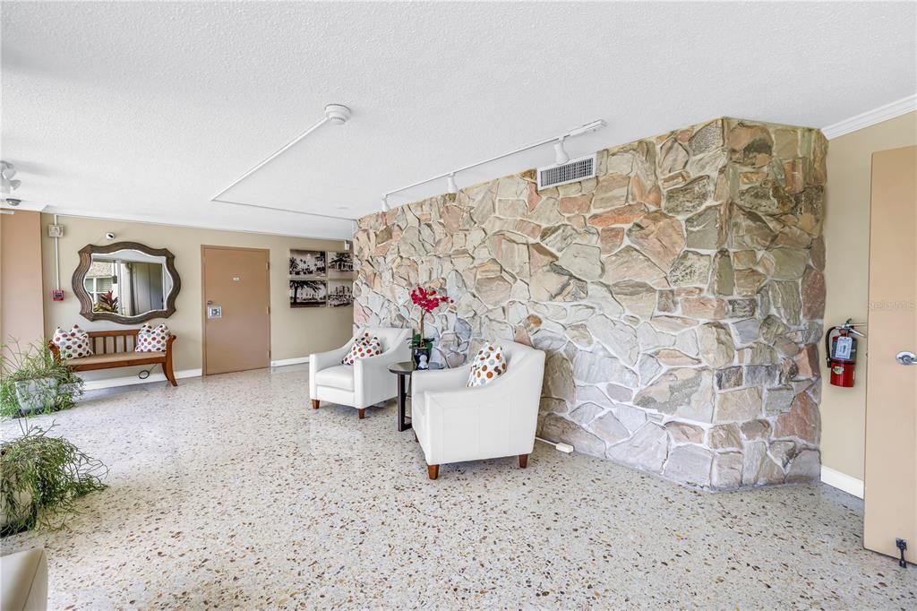 For Sale: $384,900 (1 beds, 1 baths, 730 Square Feet)