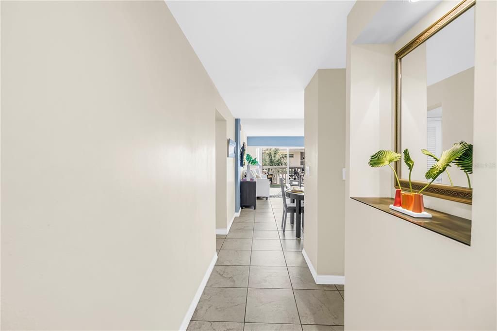 For Sale: $384,900 (1 beds, 1 baths, 730 Square Feet)