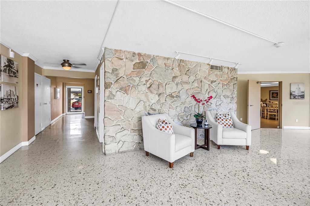 For Sale: $384,900 (1 beds, 1 baths, 730 Square Feet)