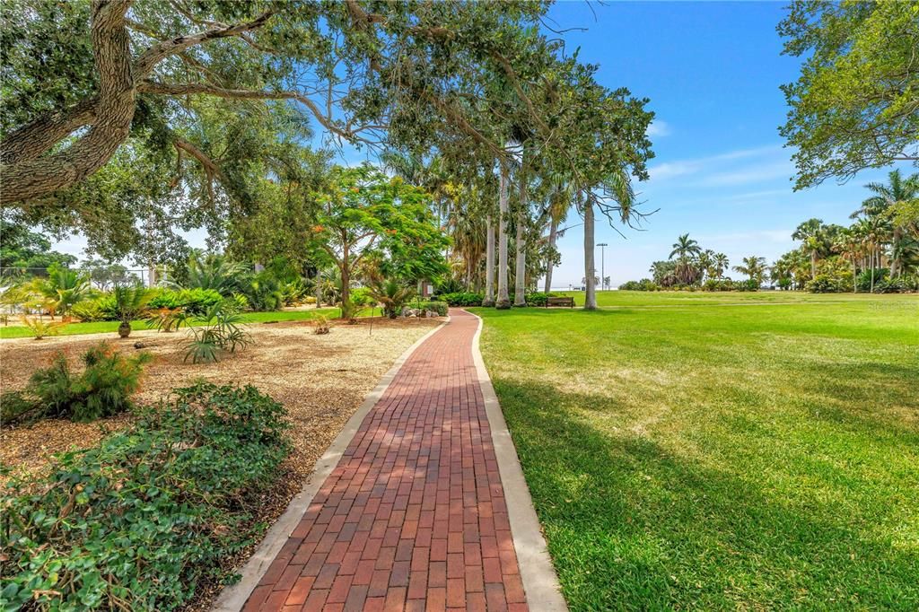 For Sale: $384,900 (1 beds, 1 baths, 730 Square Feet)
