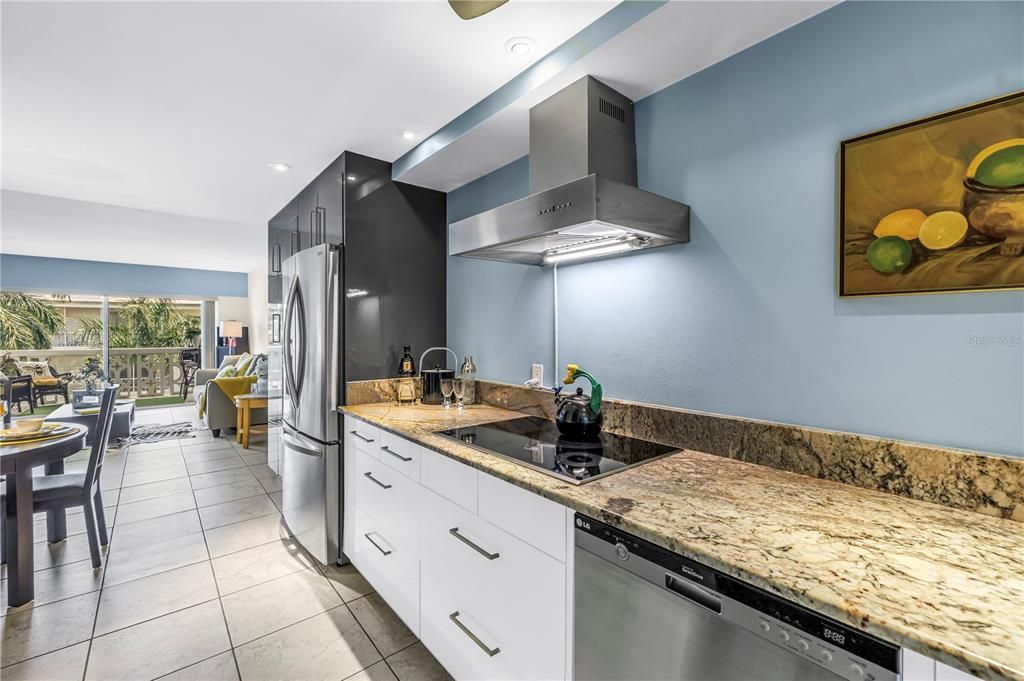 For Sale: $384,900 (1 beds, 1 baths, 730 Square Feet)