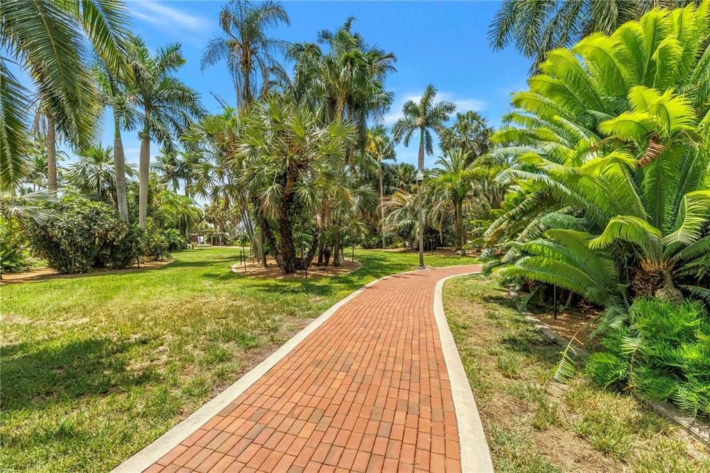 For Sale: $384,900 (1 beds, 1 baths, 730 Square Feet)