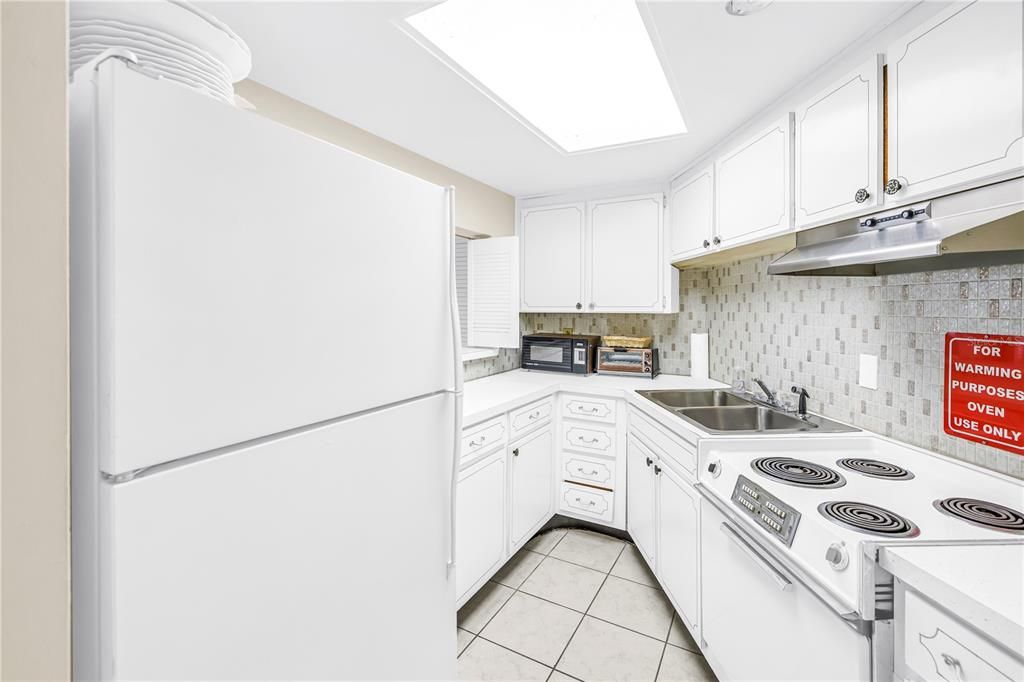 For Sale: $384,900 (1 beds, 1 baths, 730 Square Feet)