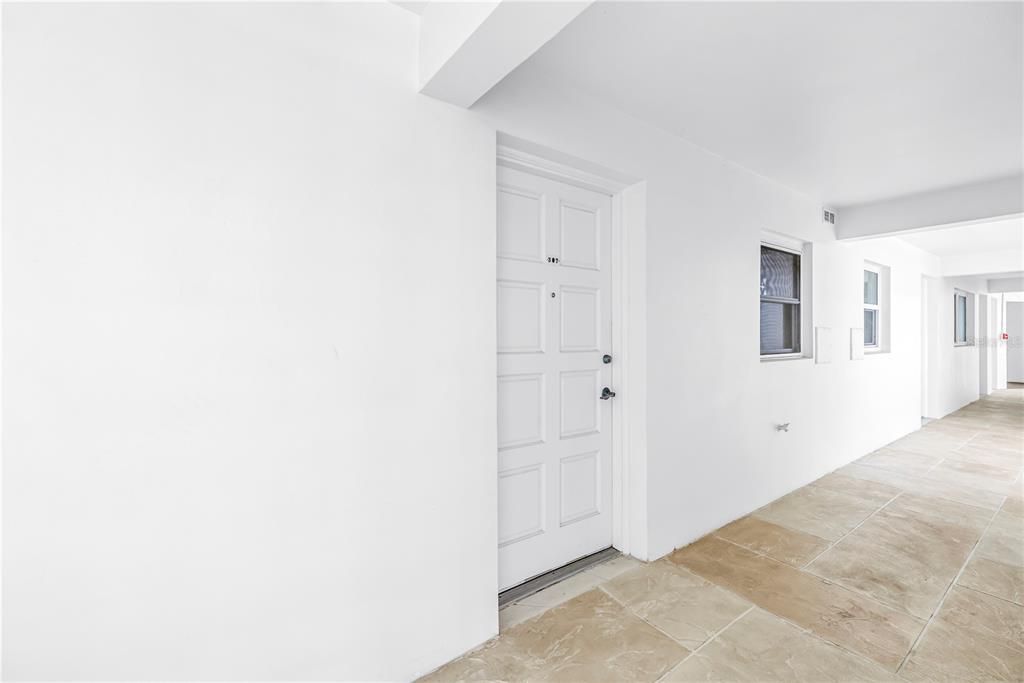 For Sale: $384,900 (1 beds, 1 baths, 730 Square Feet)