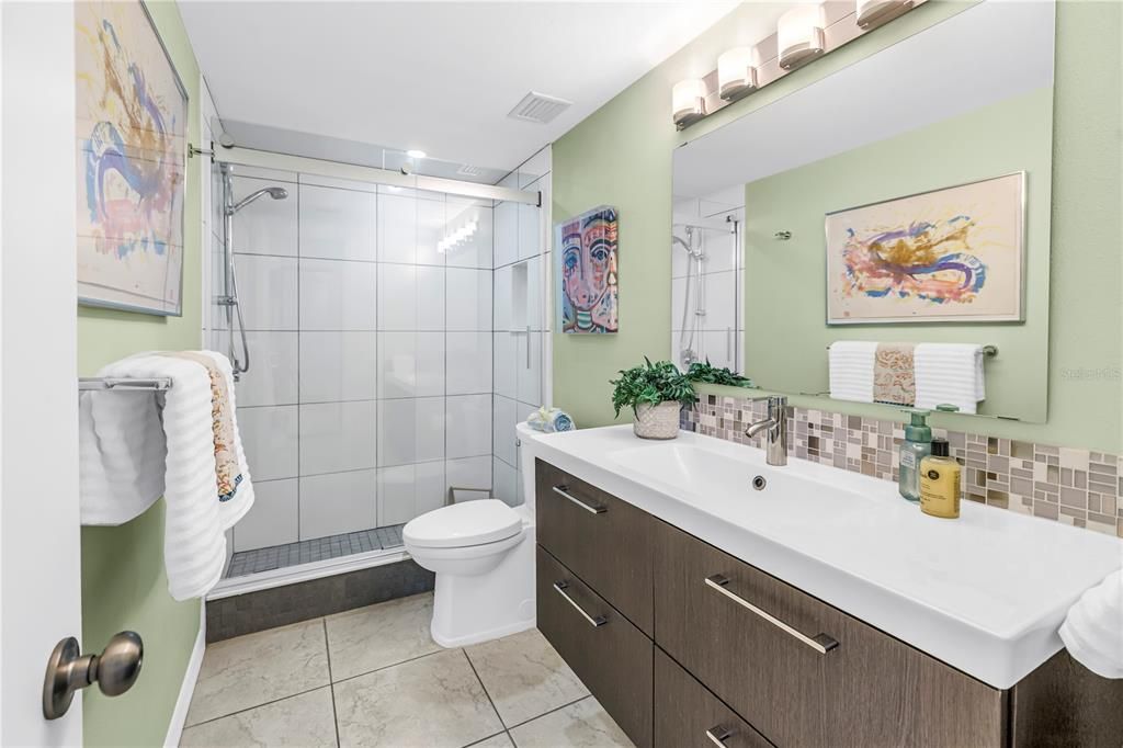 For Sale: $384,900 (1 beds, 1 baths, 730 Square Feet)