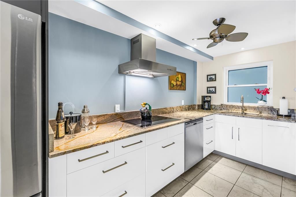 For Sale: $384,900 (1 beds, 1 baths, 730 Square Feet)