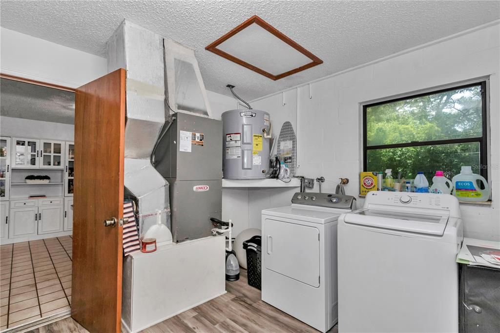 For Sale: $209,900 (3 beds, 1 baths, 1152 Square Feet)
