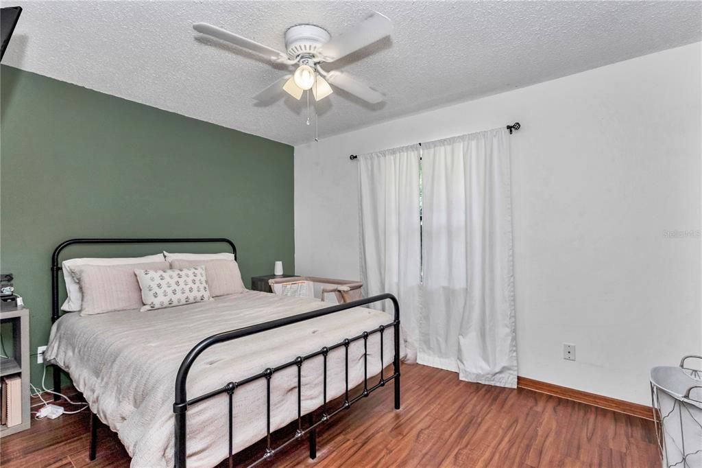 For Sale: $209,900 (3 beds, 1 baths, 1152 Square Feet)