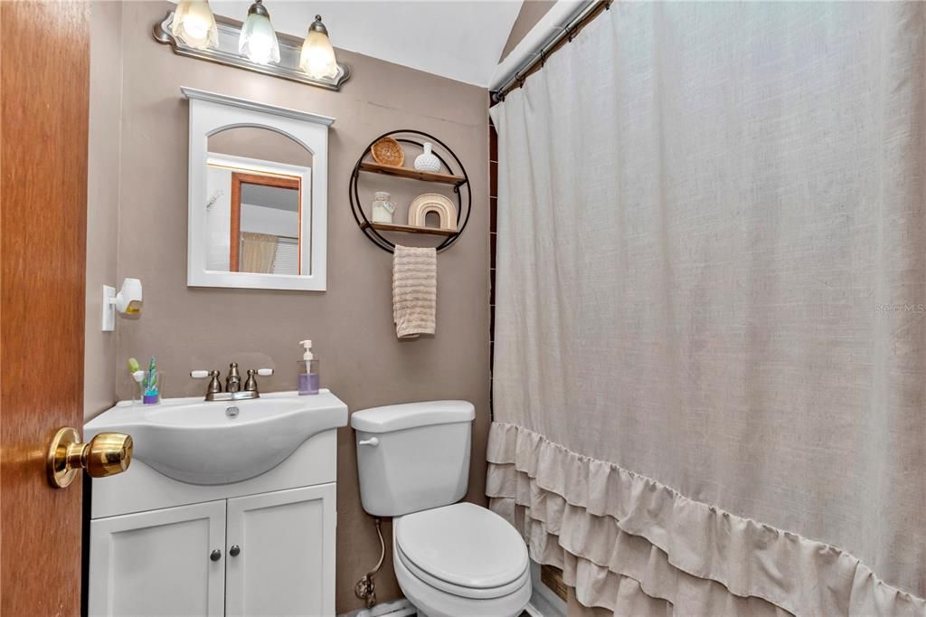 For Sale: $209,900 (3 beds, 1 baths, 1152 Square Feet)