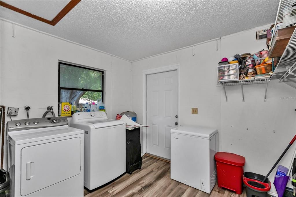 For Sale: $209,900 (3 beds, 1 baths, 1152 Square Feet)