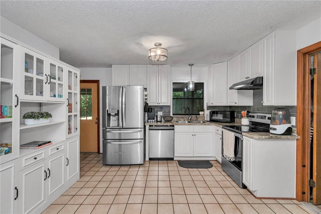 For Sale: $209,900 (3 beds, 1 baths, 1152 Square Feet)