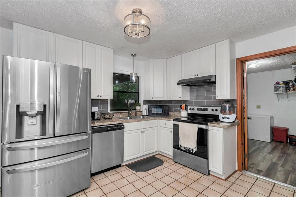 For Sale: $209,900 (3 beds, 1 baths, 1152 Square Feet)