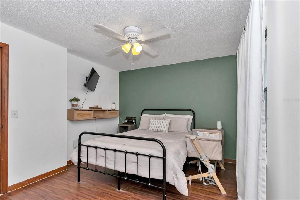 For Sale: $209,900 (3 beds, 1 baths, 1152 Square Feet)
