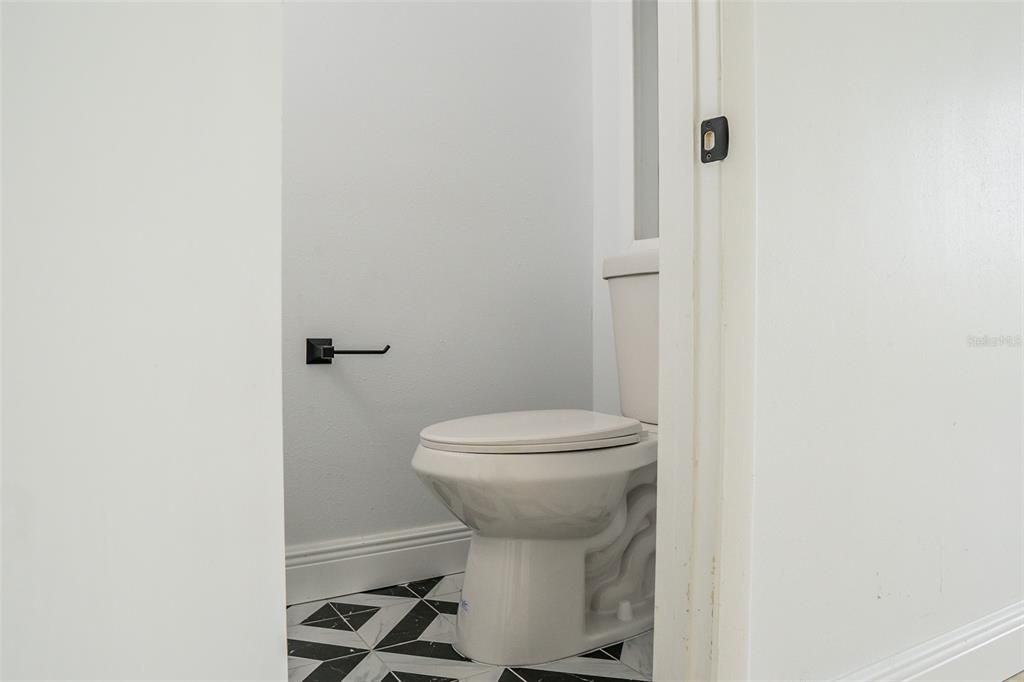 На продажу: $249,900 (2 спален, 2 ванн, 1156 Квадратных фут)