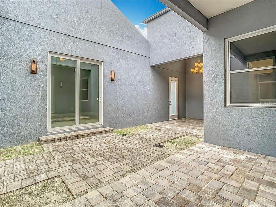 For Sale: $415,000 (5 beds, 3 baths, 2498 Square Feet)