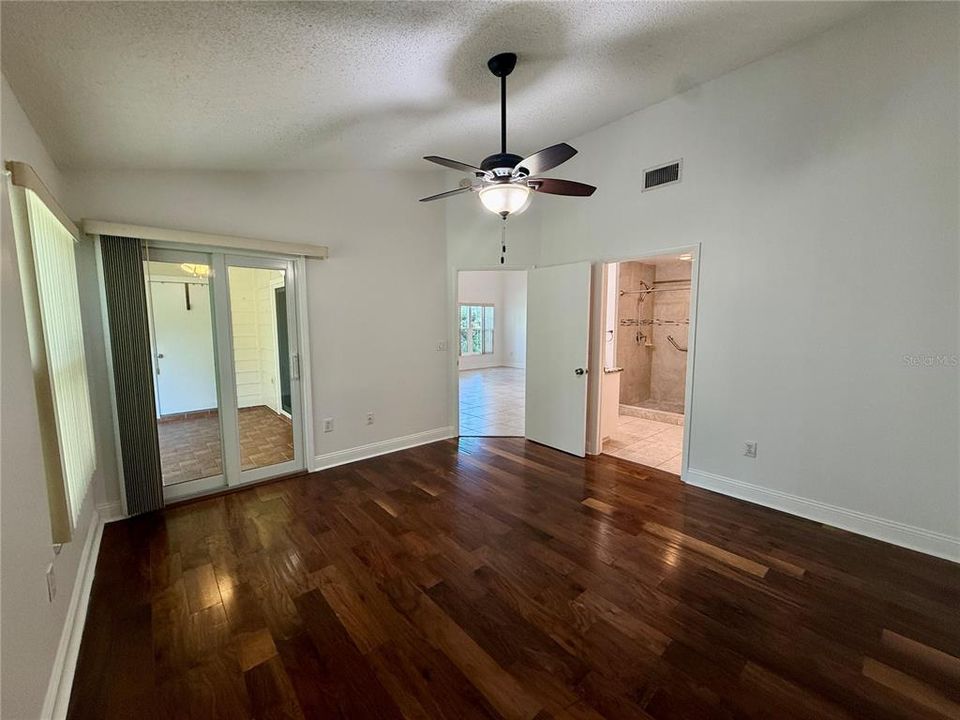 For Sale: $330,000 (3 beds, 2 baths, 1410 Square Feet)