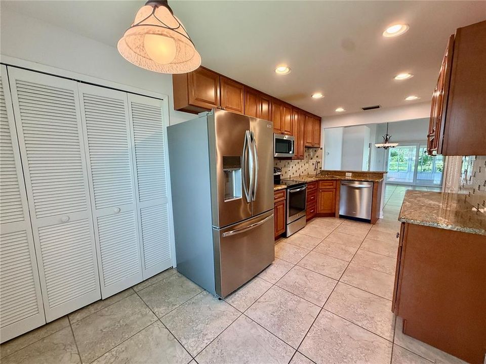 For Sale: $330,000 (3 beds, 2 baths, 1410 Square Feet)