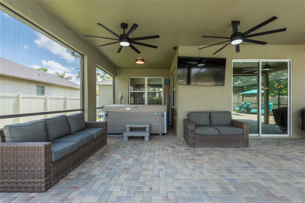 For Sale: $675,000 (5 beds, 2 baths, 3092 Square Feet)