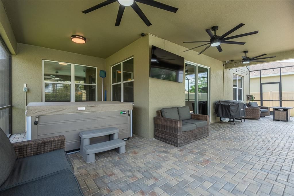 For Sale: $675,000 (5 beds, 2 baths, 3092 Square Feet)