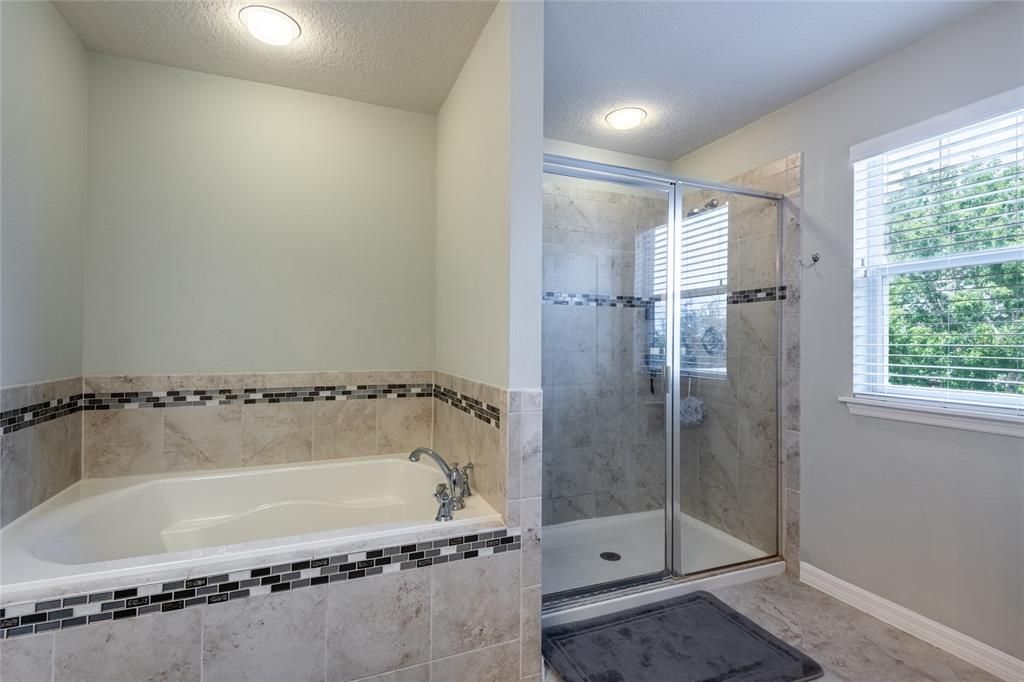 For Sale: $675,000 (5 beds, 2 baths, 3092 Square Feet)
