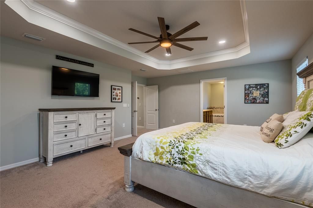 For Sale: $675,000 (5 beds, 2 baths, 3092 Square Feet)