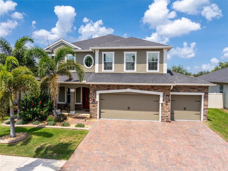 For Sale: $675,000 (5 beds, 2 baths, 3092 Square Feet)