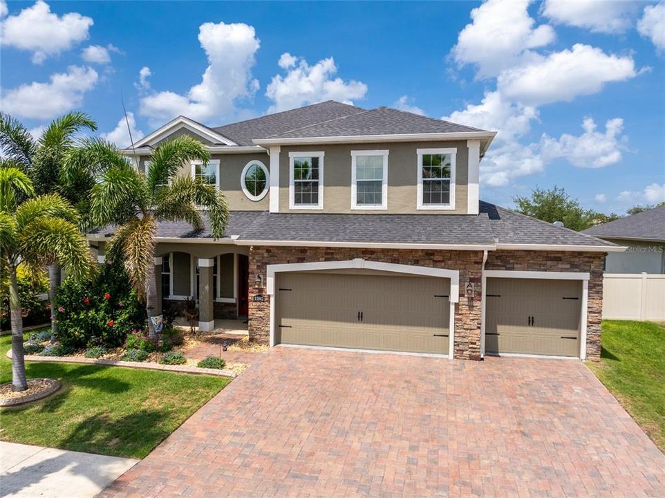For Sale: $675,000 (5 beds, 2 baths, 3092 Square Feet)