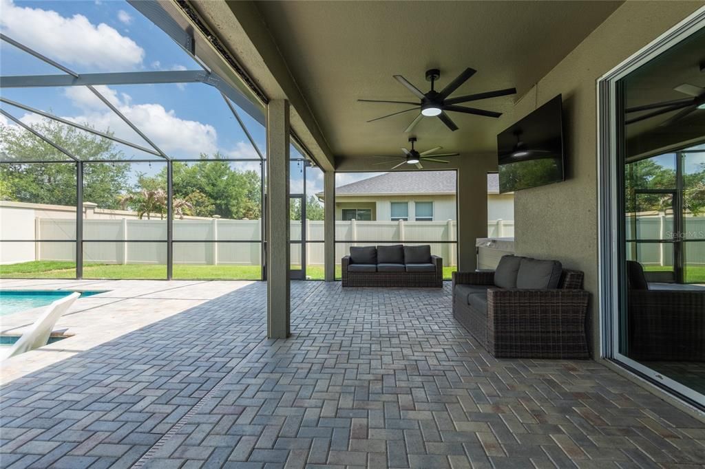 For Sale: $675,000 (5 beds, 2 baths, 3092 Square Feet)