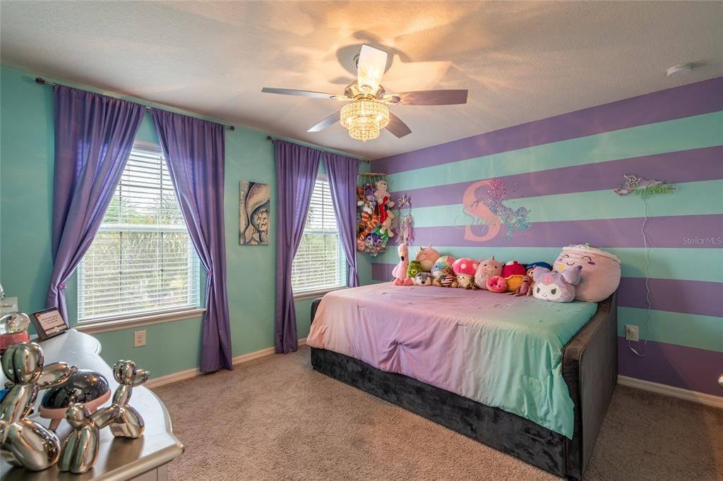 For Sale: $675,000 (5 beds, 2 baths, 3092 Square Feet)