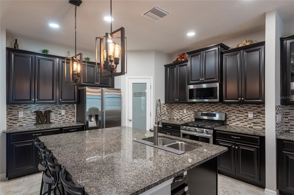 For Sale: $675,000 (5 beds, 2 baths, 3092 Square Feet)