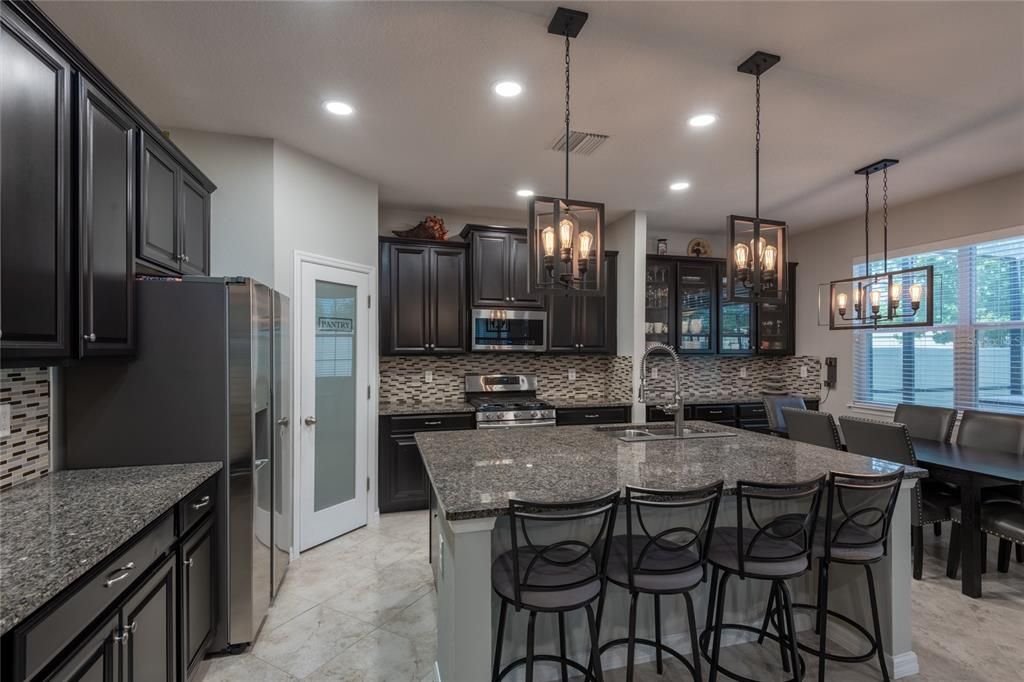 For Sale: $675,000 (5 beds, 2 baths, 3092 Square Feet)