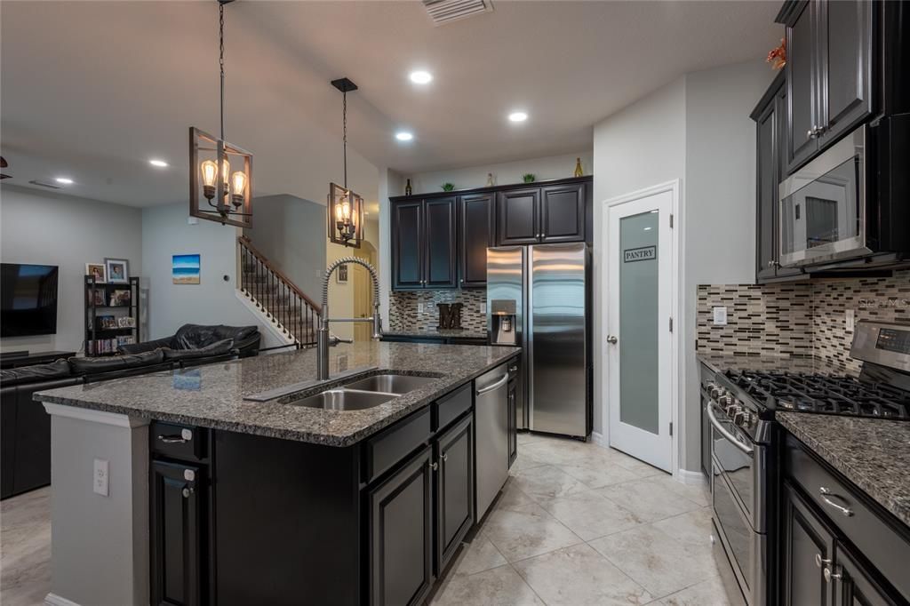 For Sale: $675,000 (5 beds, 2 baths, 3092 Square Feet)