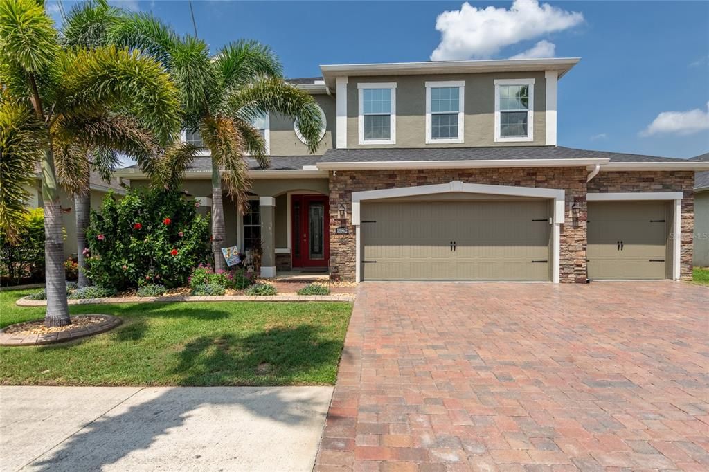 For Sale: $675,000 (5 beds, 2 baths, 3092 Square Feet)