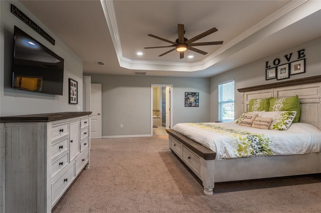 For Sale: $675,000 (5 beds, 2 baths, 3092 Square Feet)