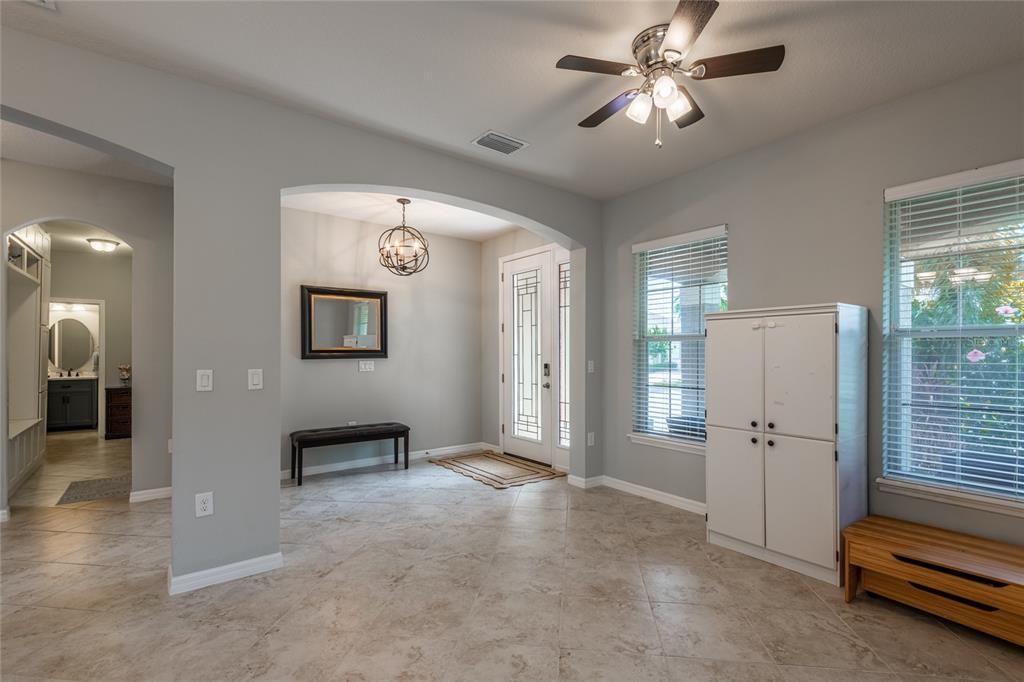 For Sale: $675,000 (5 beds, 2 baths, 3092 Square Feet)