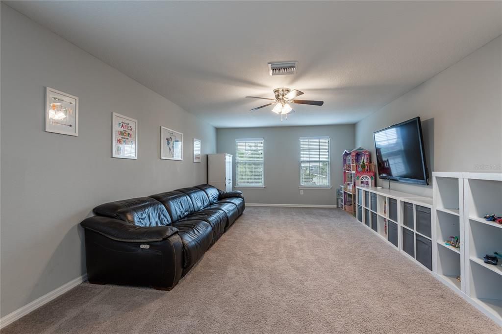 For Sale: $675,000 (5 beds, 2 baths, 3092 Square Feet)