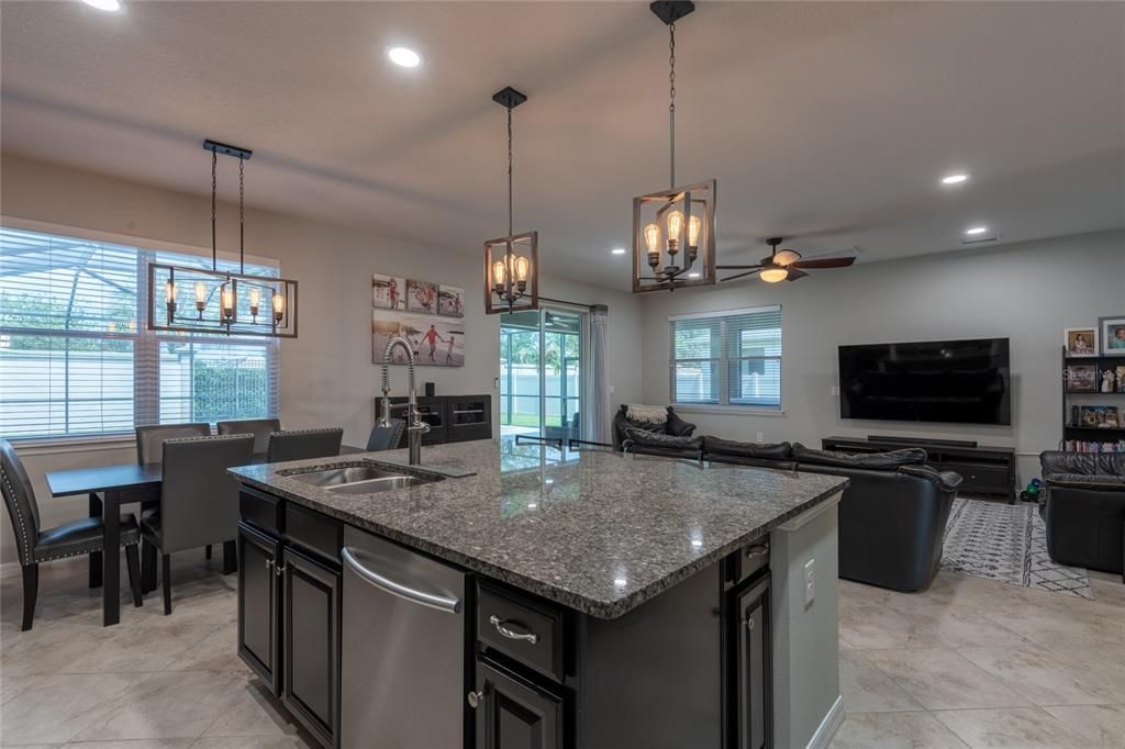 For Sale: $675,000 (5 beds, 2 baths, 3092 Square Feet)