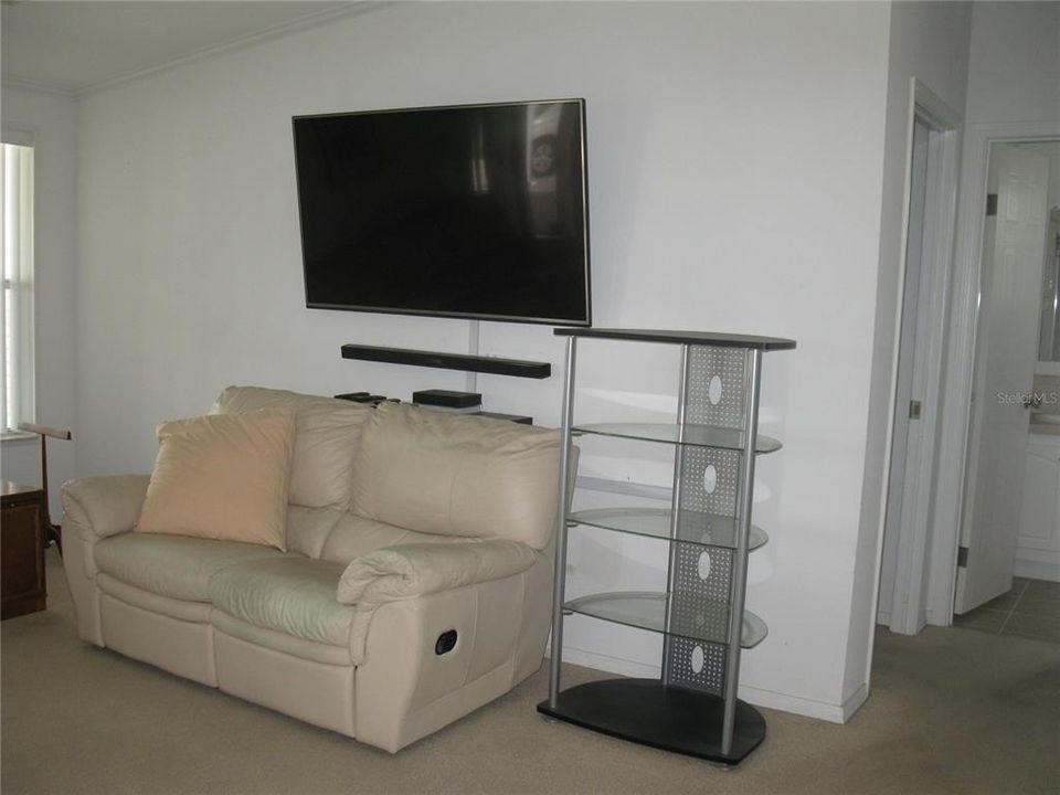 For Sale: $189,900 (3 beds, 2 baths, 1080 Square Feet)