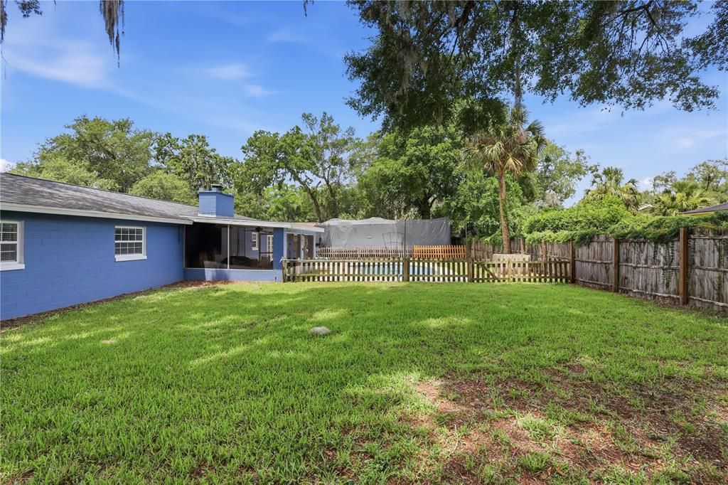 For Sale: $360,000 (4 beds, 2 baths, 2215 Square Feet)