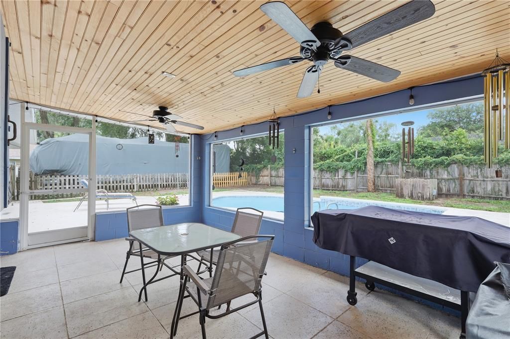 For Sale: $360,000 (4 beds, 2 baths, 2215 Square Feet)