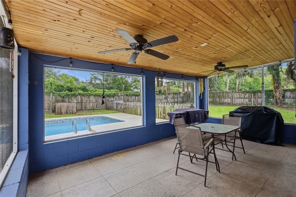 For Sale: $360,000 (4 beds, 2 baths, 2215 Square Feet)