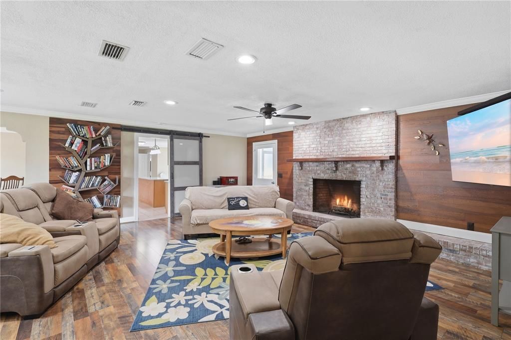 For Sale: $360,000 (4 beds, 2 baths, 2215 Square Feet)