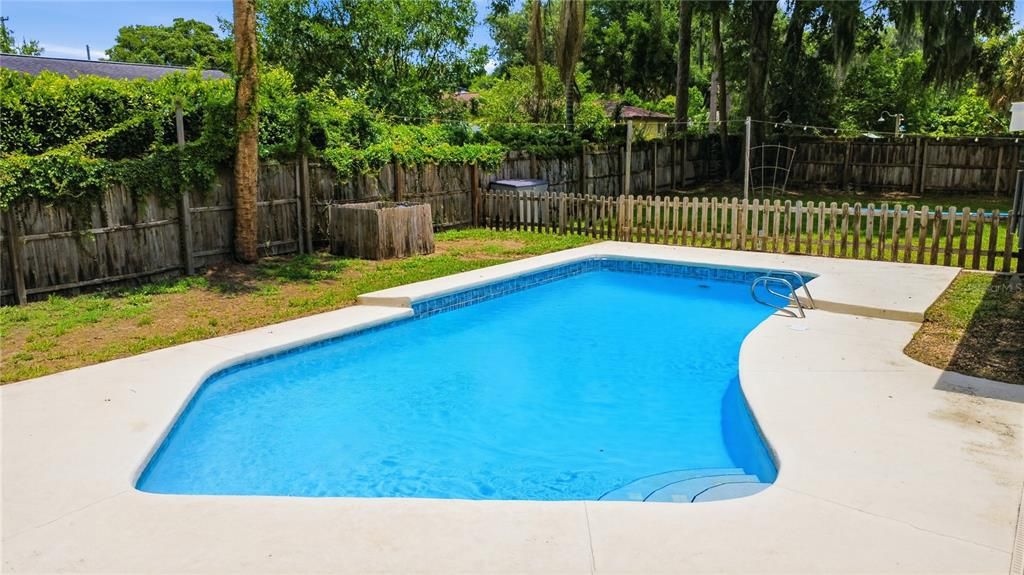 For Sale: $360,000 (4 beds, 2 baths, 2215 Square Feet)
