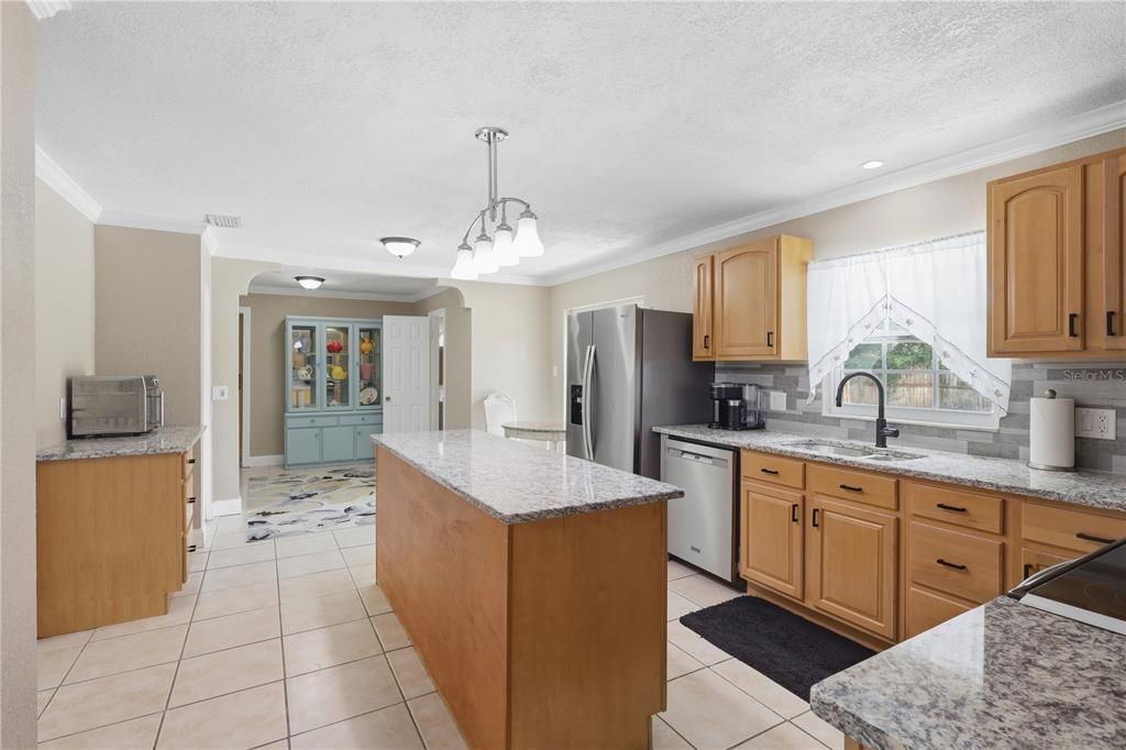 For Sale: $360,000 (4 beds, 2 baths, 2215 Square Feet)