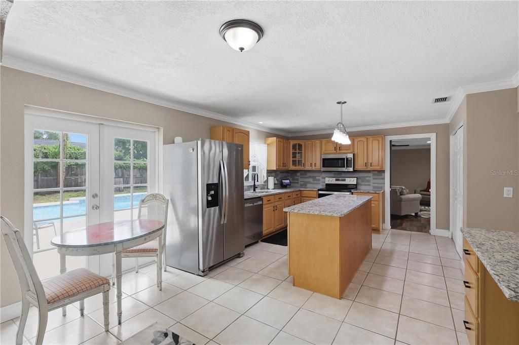For Sale: $360,000 (4 beds, 2 baths, 2215 Square Feet)