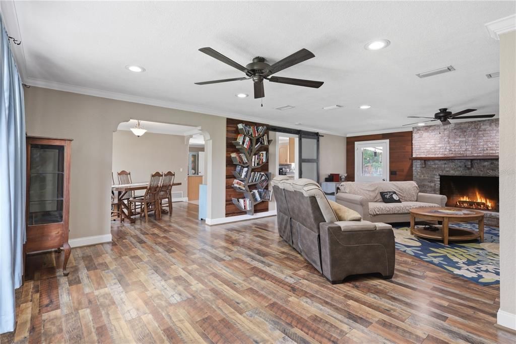 For Sale: $360,000 (4 beds, 2 baths, 2215 Square Feet)