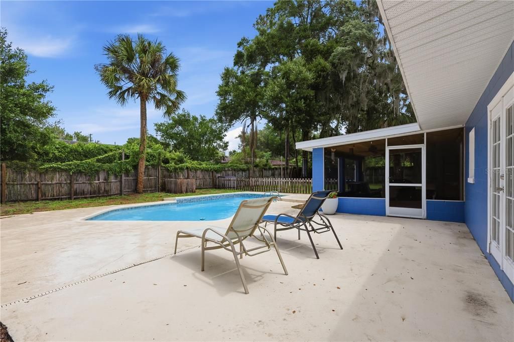 For Sale: $360,000 (4 beds, 2 baths, 2215 Square Feet)