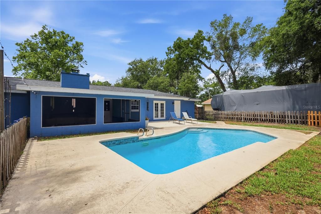 For Sale: $360,000 (4 beds, 2 baths, 2215 Square Feet)